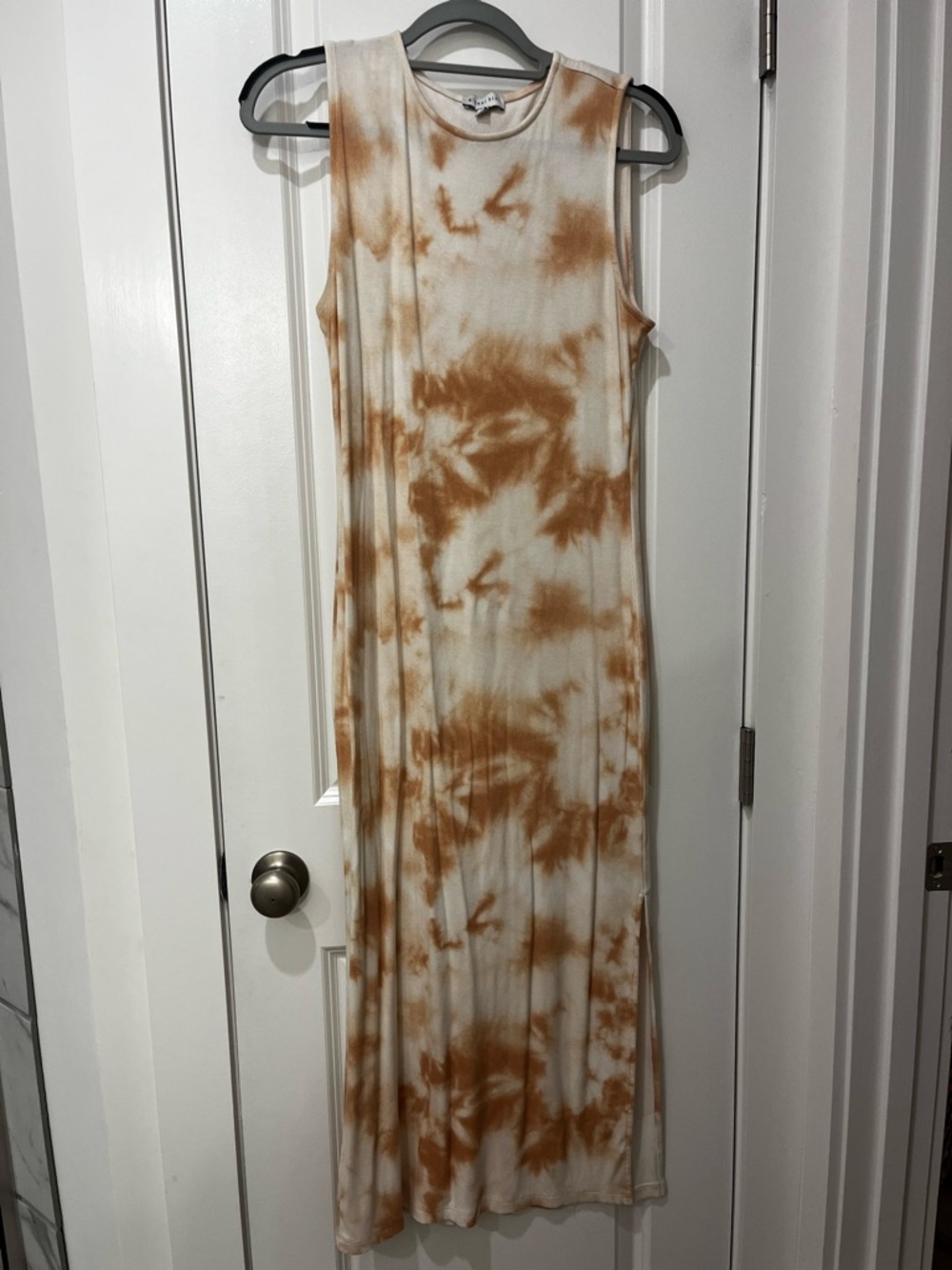 Gianni Bini Cream and Rust Tie-Dye Sleeveless Maxi Top